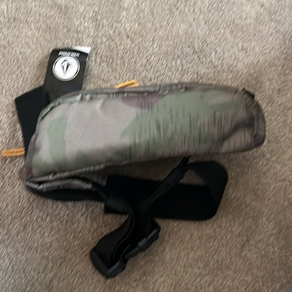 Volcom fanny pack - Picture 3 of 5